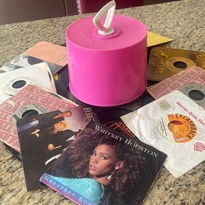 DiscGo carrying case for 45s includes vintage vinyls